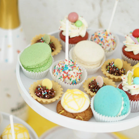 Happy Birthday Box: Taart & Sweets (22-25 personen) - Sweet Vibes Bakery