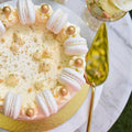 White & Gold Box: Cake & Sweets (100 personen) - Sweet Vibes
